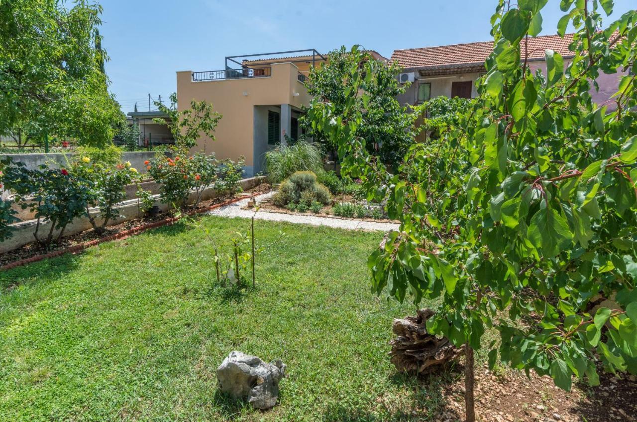 Apartment Leut With Spacious Terrace And Sea View Slatine Ngoại thất bức ảnh