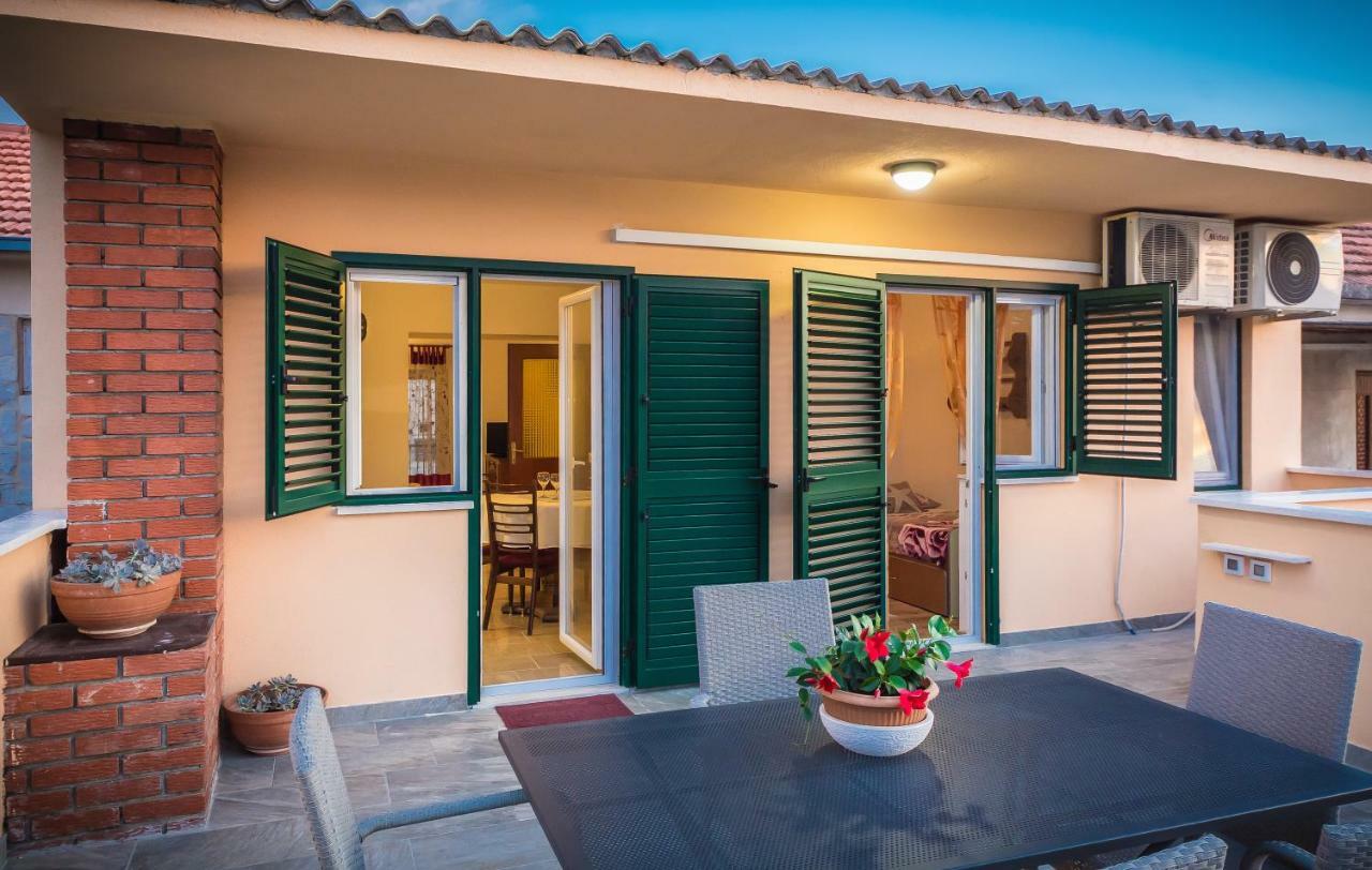 Apartment Leut With Spacious Terrace And Sea View Slatine Ngoại thất bức ảnh
