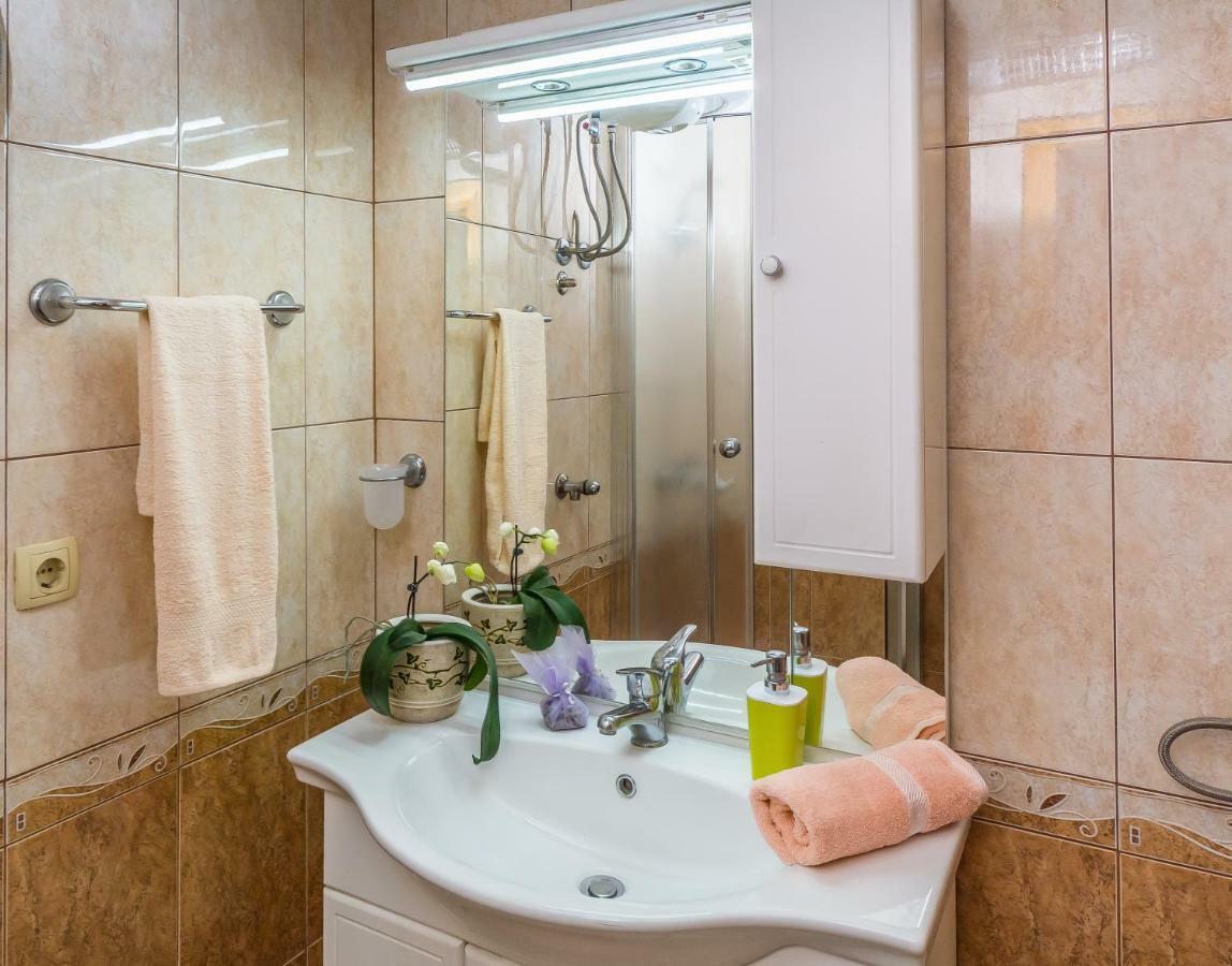 Apartment Leut With Spacious Terrace And Sea View Slatine Ngoại thất bức ảnh