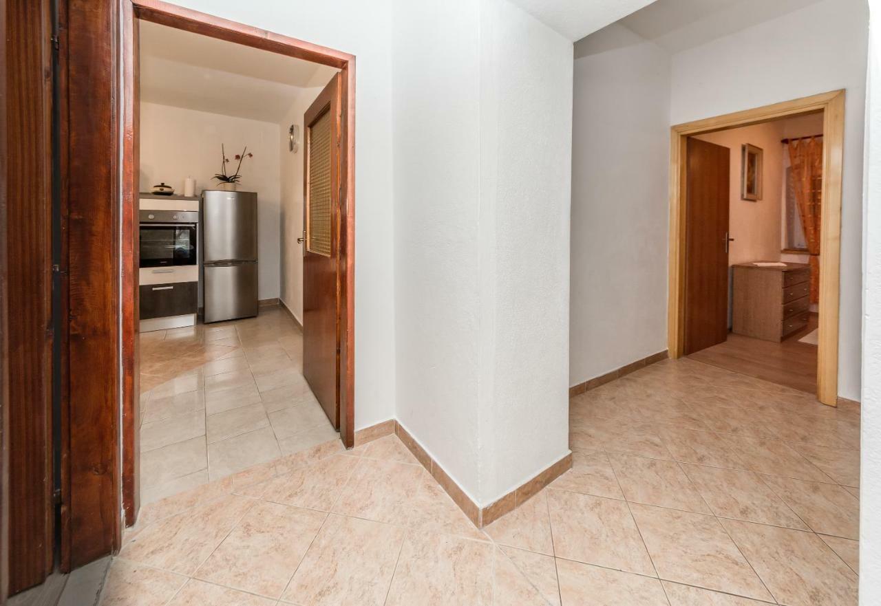 Apartment Leut With Spacious Terrace And Sea View Slatine Ngoại thất bức ảnh