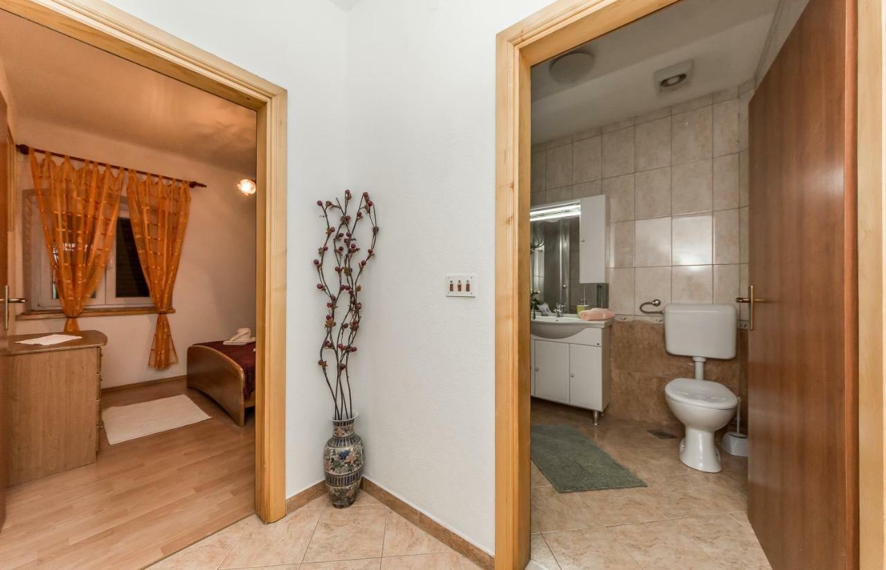 Apartment Leut With Spacious Terrace And Sea View Slatine Ngoại thất bức ảnh