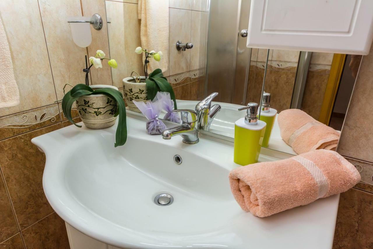 Apartment Leut With Spacious Terrace And Sea View Slatine Ngoại thất bức ảnh